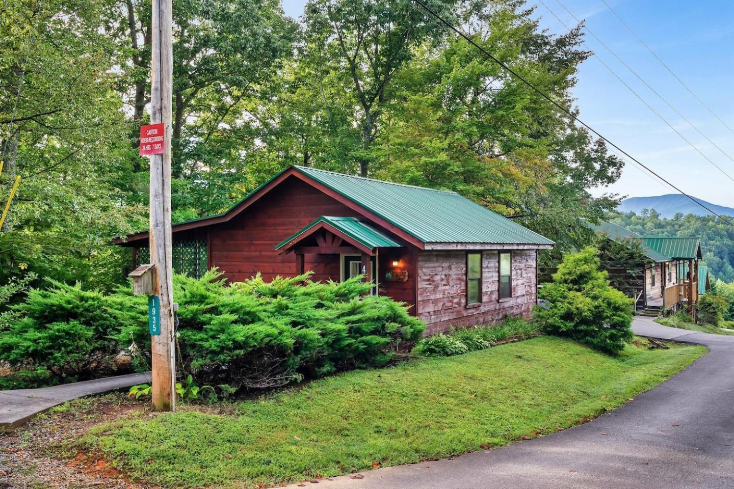 Romantic Mtn Cabin Hot Tub & Jacuzzi Views Sevierville Exterior foto
